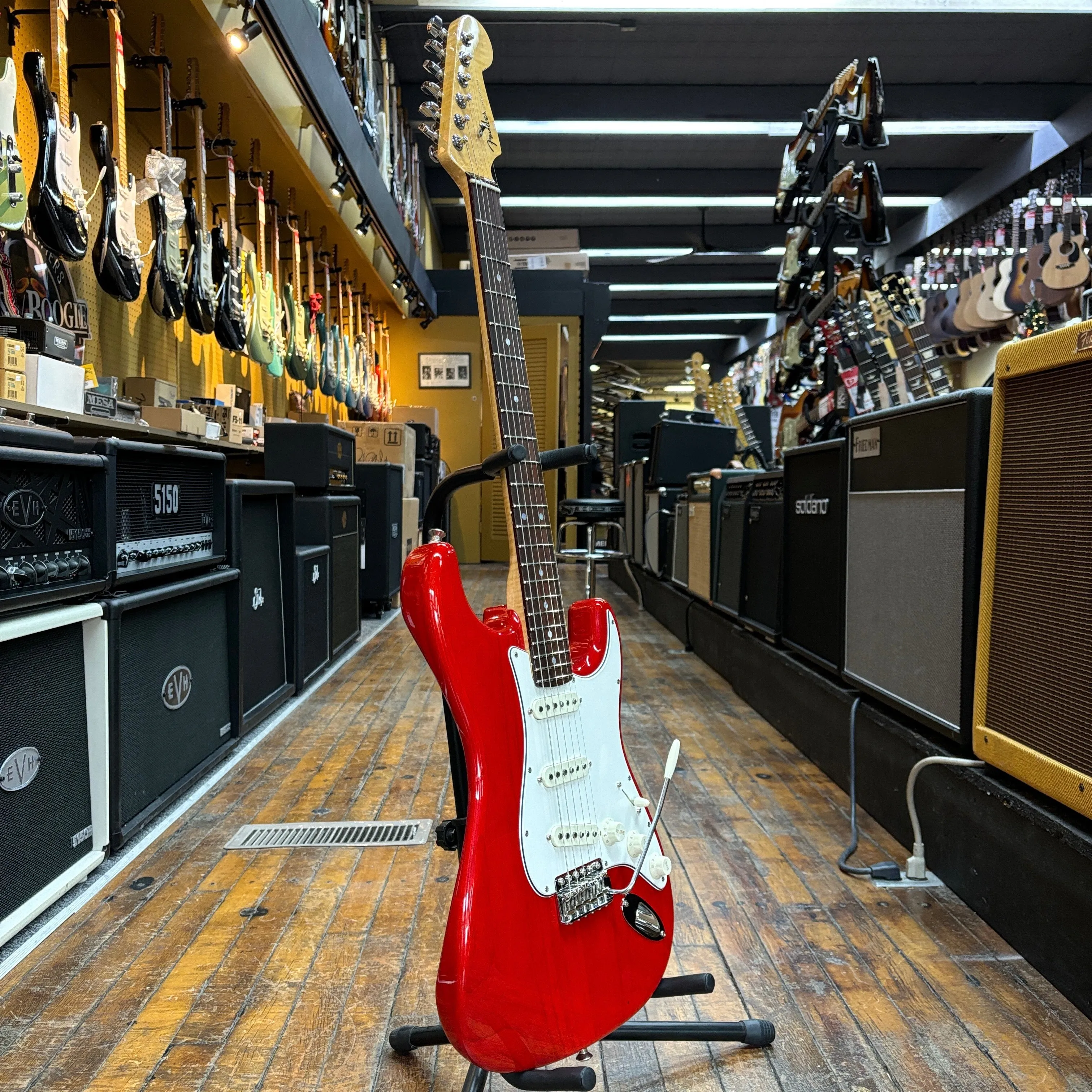 Fender Custom Shop American Custom Stratocaster 2022 Crimson Red Transparent w/Hard Case, All Materials