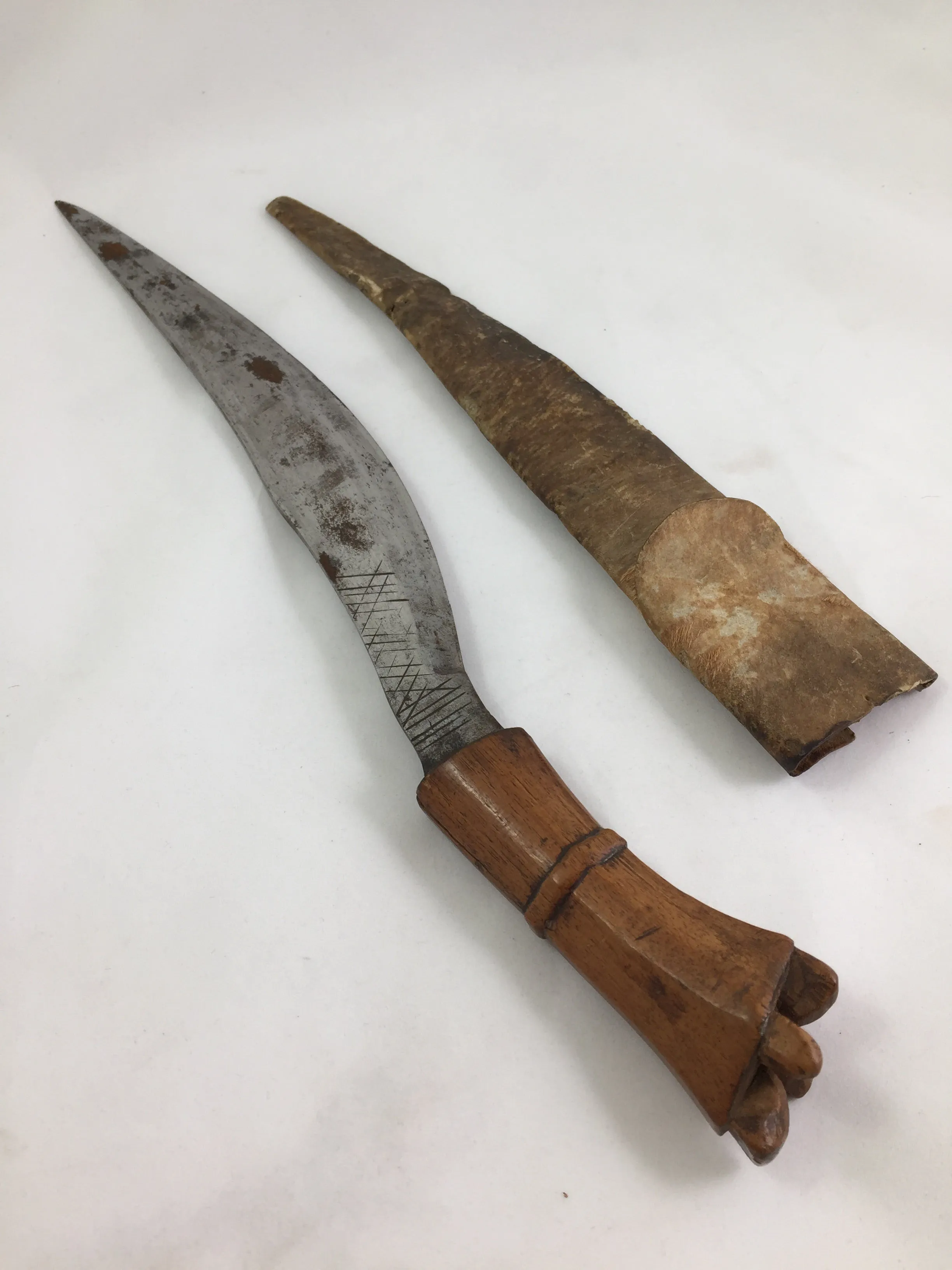 New Guinea Hunter’s Knife with Casing