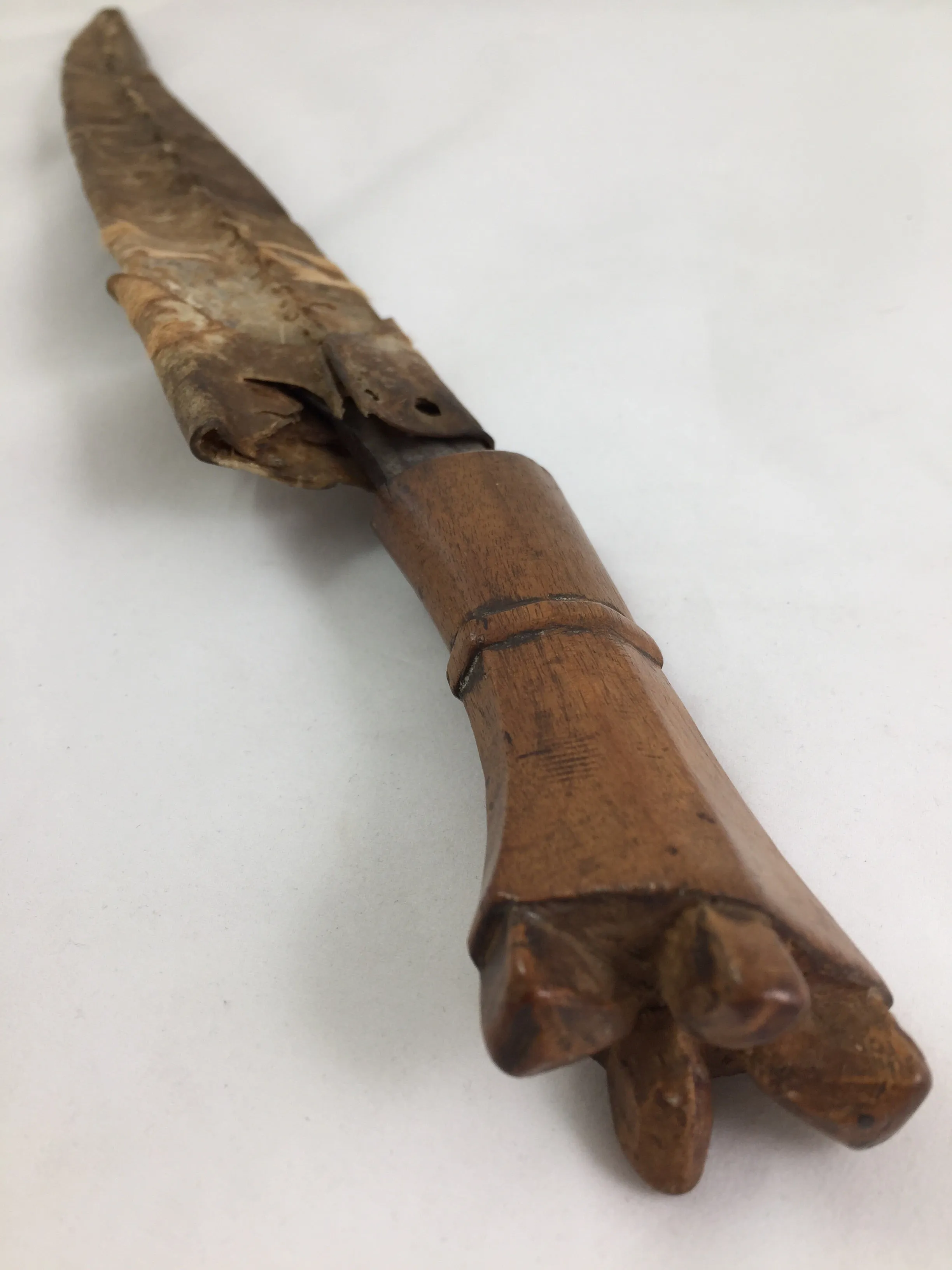 New Guinea Hunter’s Knife with Casing