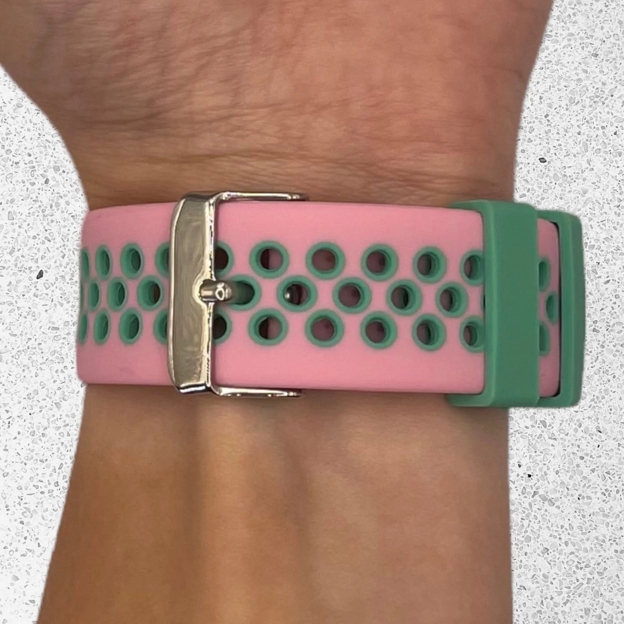 Silicone Sports Straps Compatible with the Fitbit Charge 6